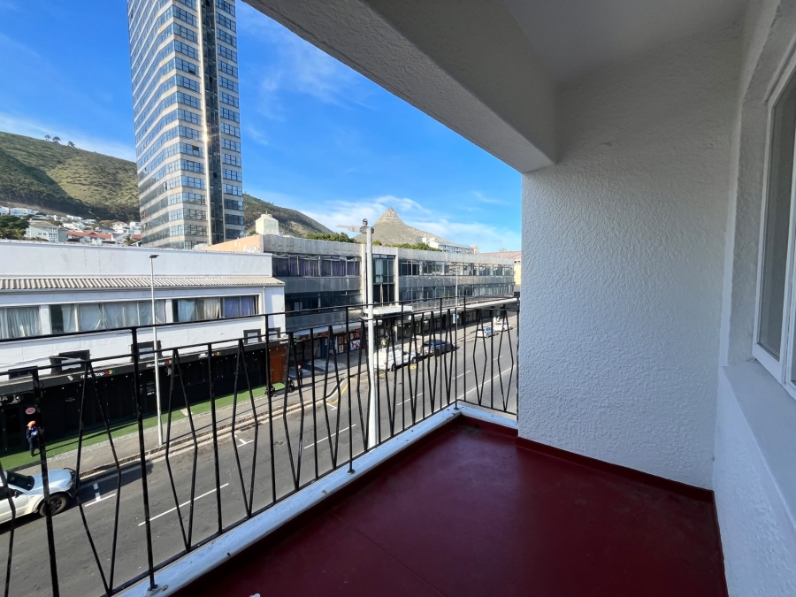 2 Bedroom Property for Sale in Sea Point Western Cape